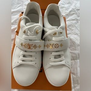 Authentic Louis Vuitton LV Logo Monogram White Front Row Lock Leather